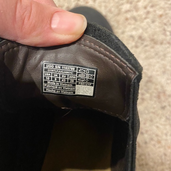 UGG men’s Chelsea boots - Picture 4 of 4